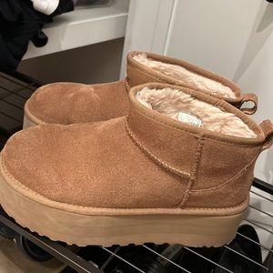 Ugg size 8 ultra mini platform boot